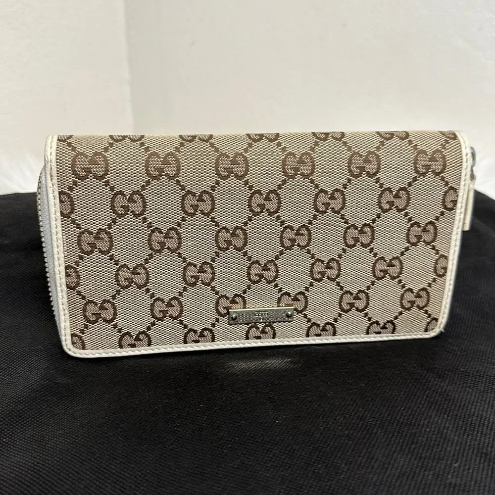 💯Authentic Gucci  Zipped Around Long Wallet🍀